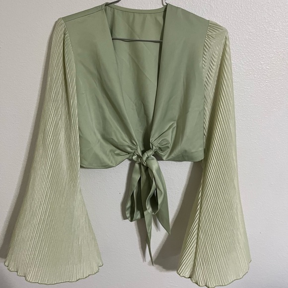 Cider Green Satin Wide Sleeve Crop Top - Picture 2 of 4